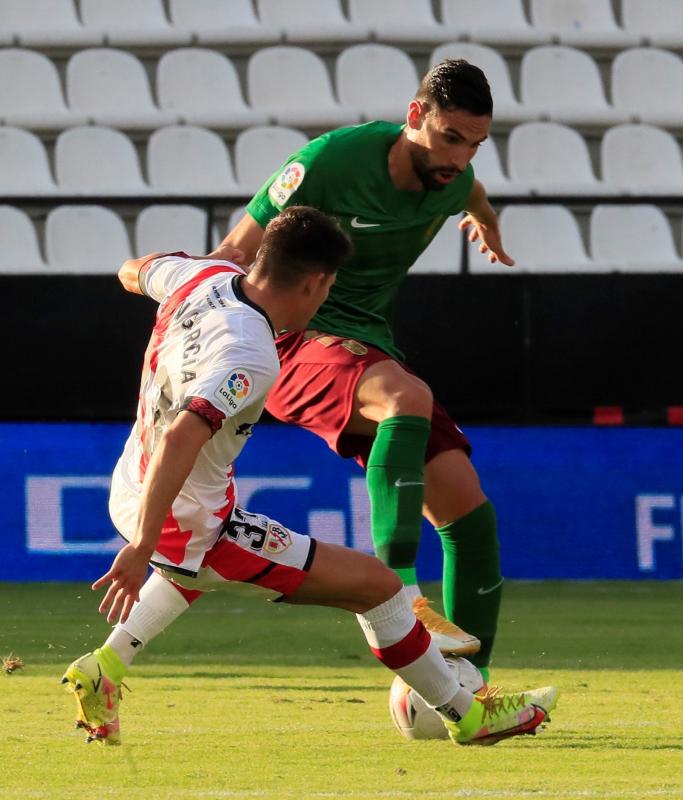 Lance del partido disputado en el estadio vallecano entre el Rayo y el Granada.