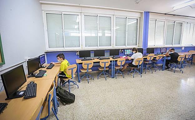 La Junta explica que el curso escolar arrancará con «refuerzos extraordinarios» por la pandemia