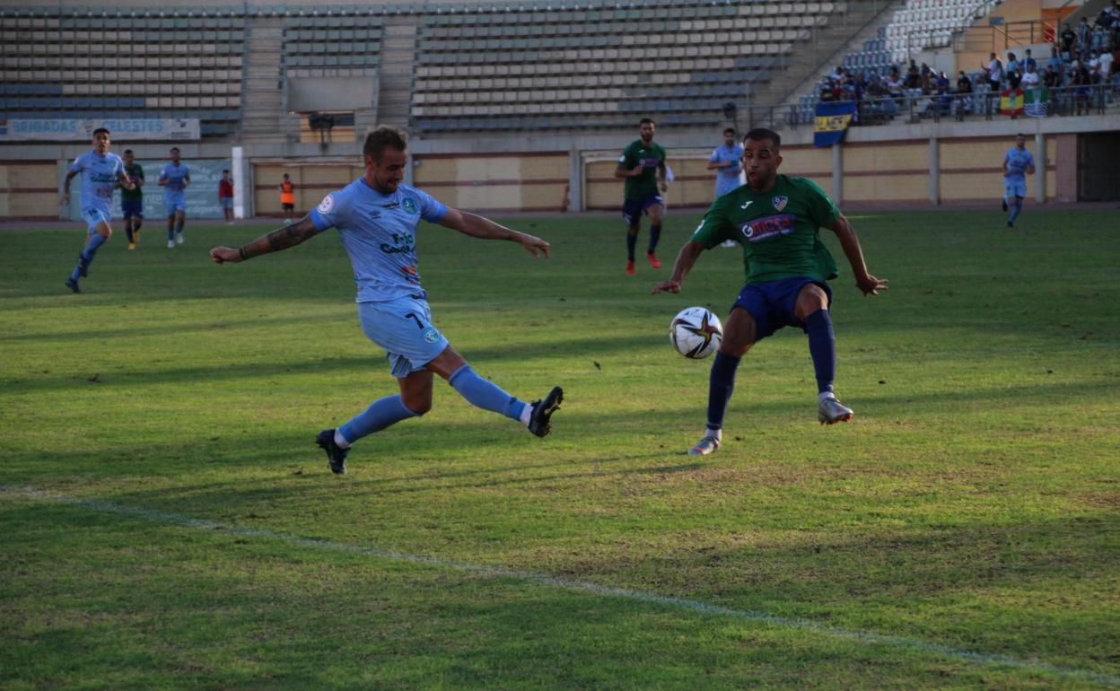 Al CD El Ejido se le va la victoria en el último suspiro