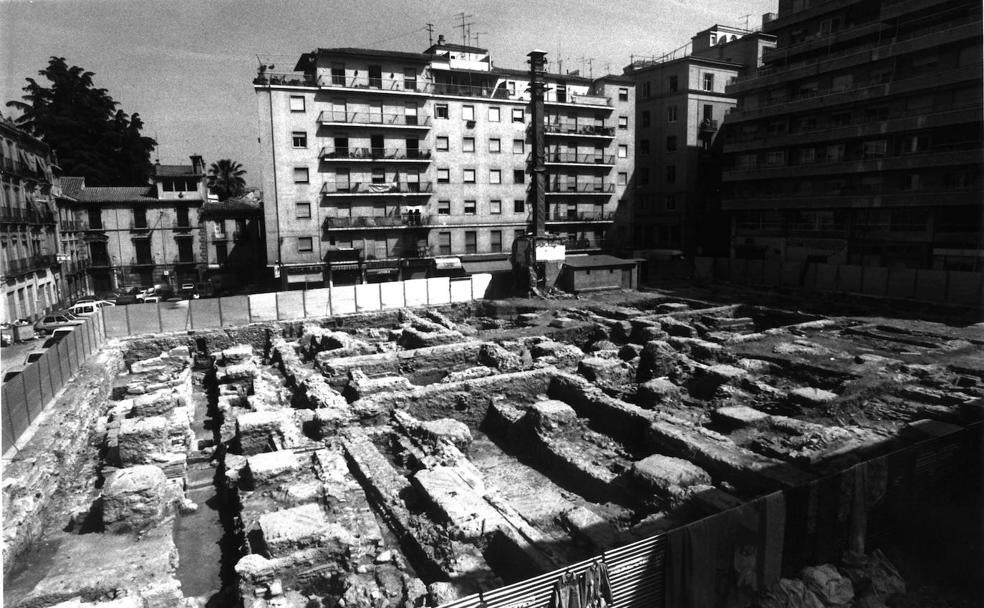 Un convento debajo de un mercado en Granada