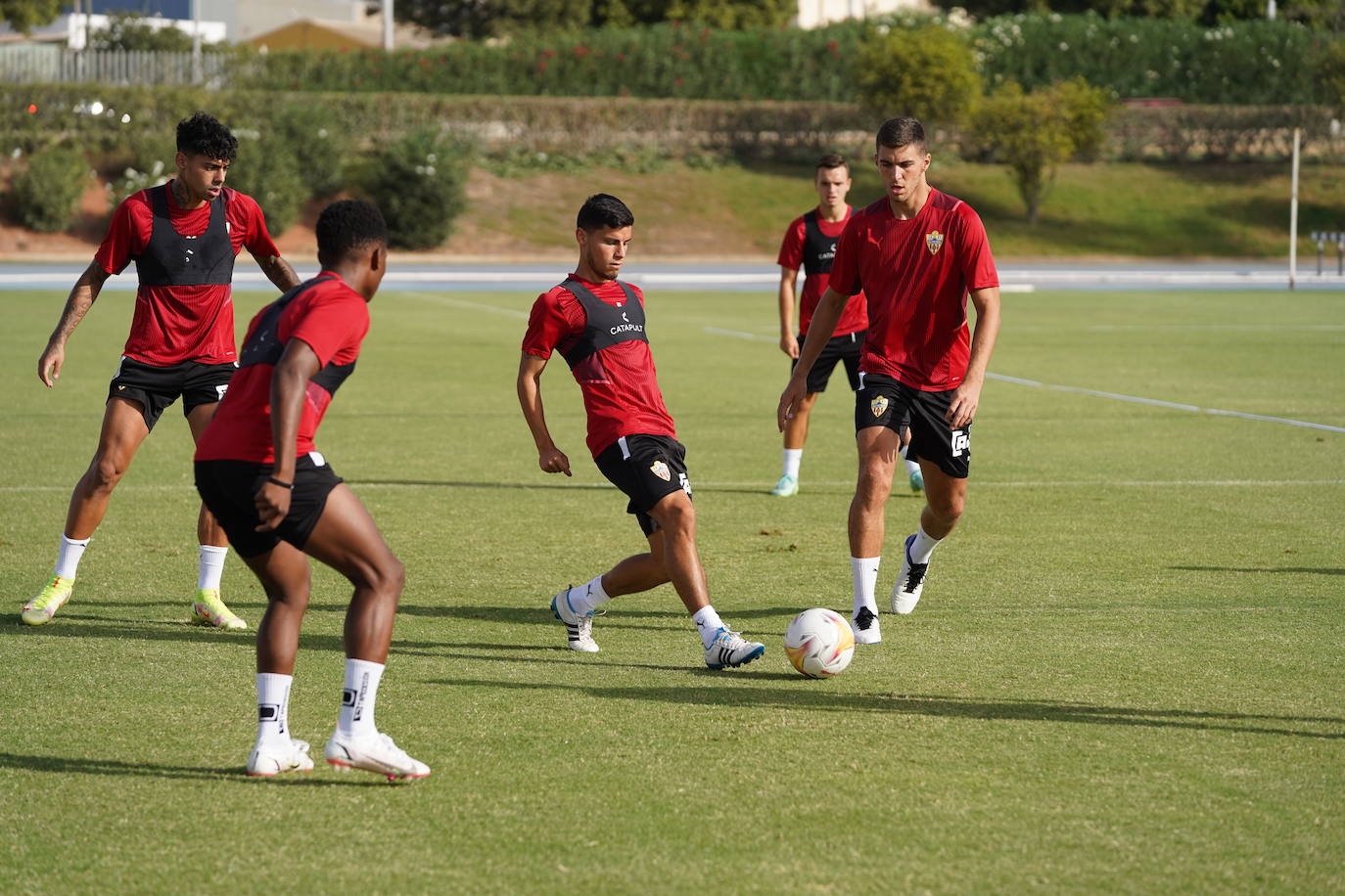 Fotos: Las imágenes del entrenamiento de la UD Almería