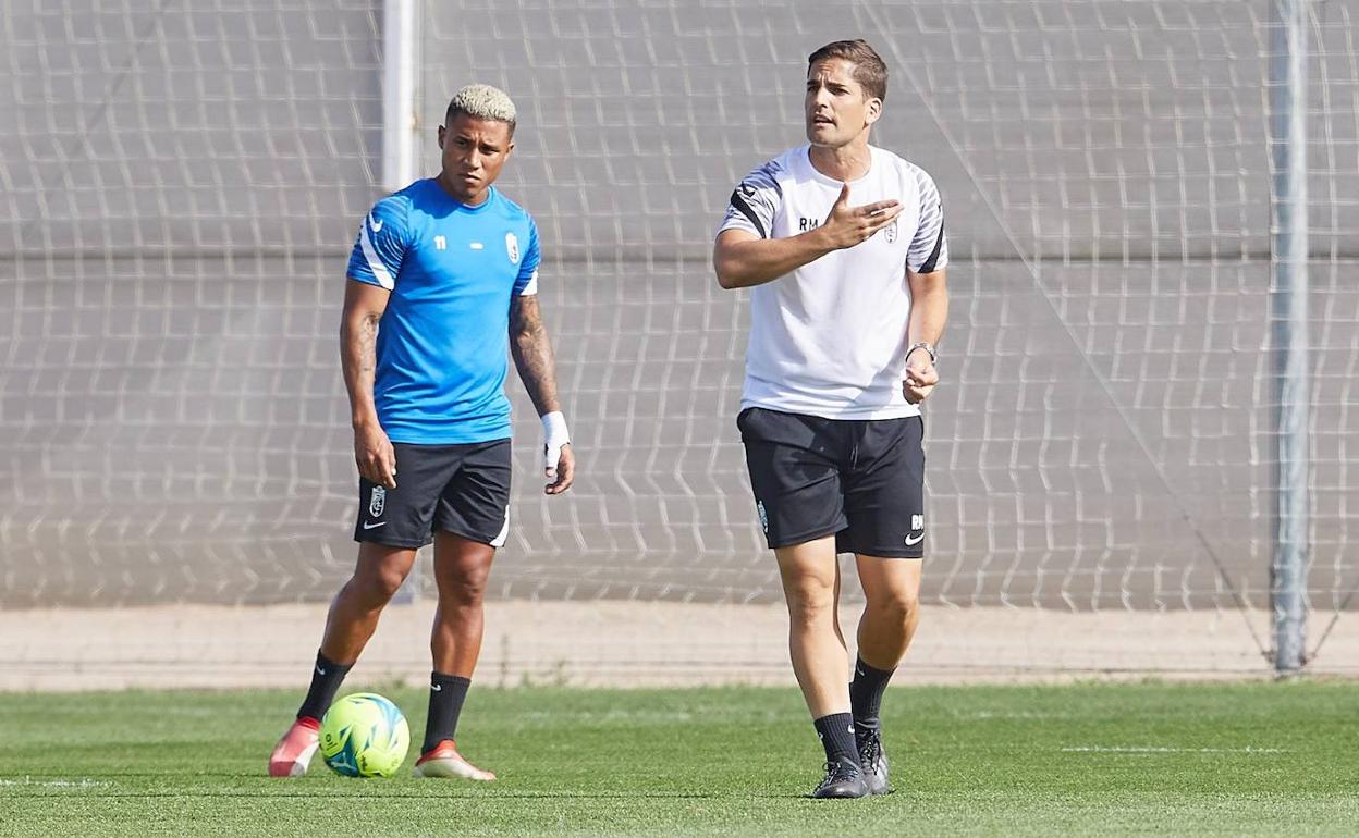 Machís, junto a Robert Moreno. 