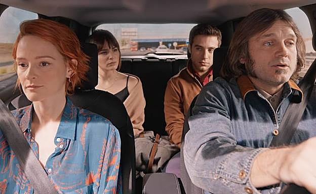 Ana Polvorosa, Andrea Duro, Pol Monen y Salva Reina, los pasajeros de 'Con quién viajas'.