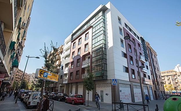 La multa por las infracciones en el bloque de Torres Hurtado, reducida a 900 euros