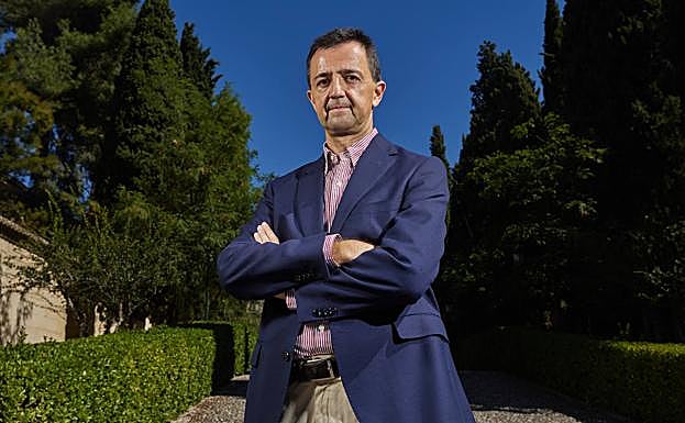 El profesor dirige una publicación digital sobre estudios estratégicos denominada 'Global Strategy' 