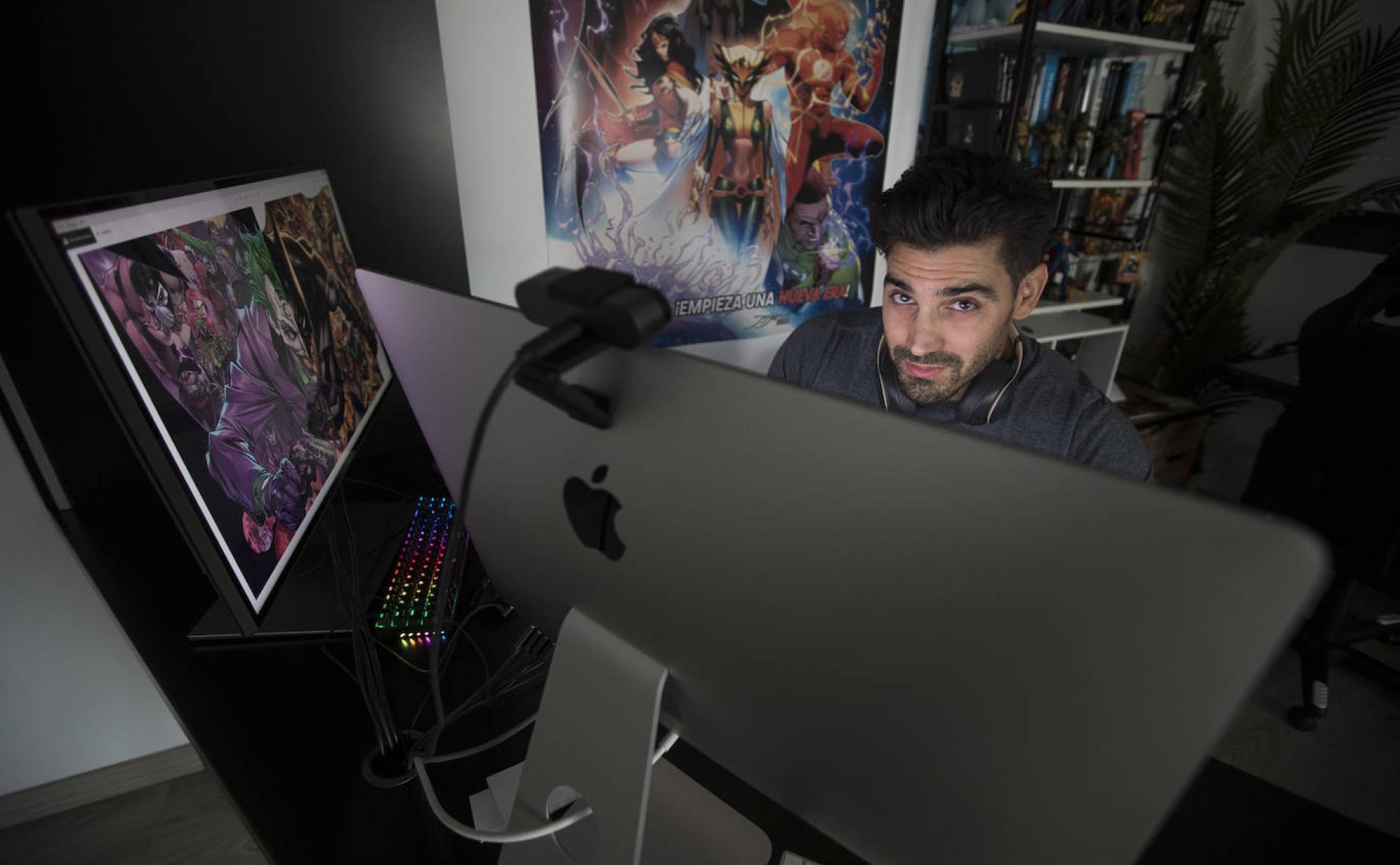 Jorge Jiménez, en su estudio de Granada. 