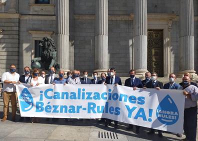 Imagen secundaria 1 - Protesta por las canalizaciones de Rules.