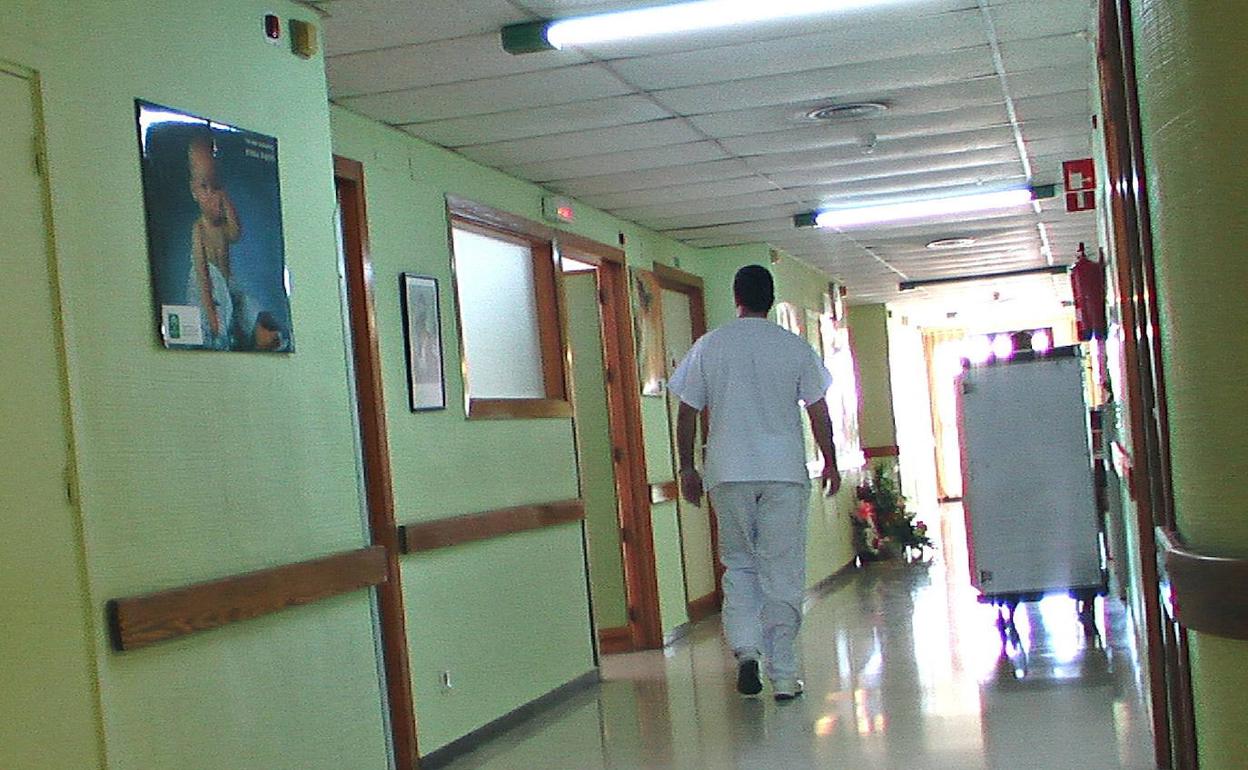 Uno de los pasillos del Hospital Materno Infantil, donde la mujer acudió el día antes del siniestro. 