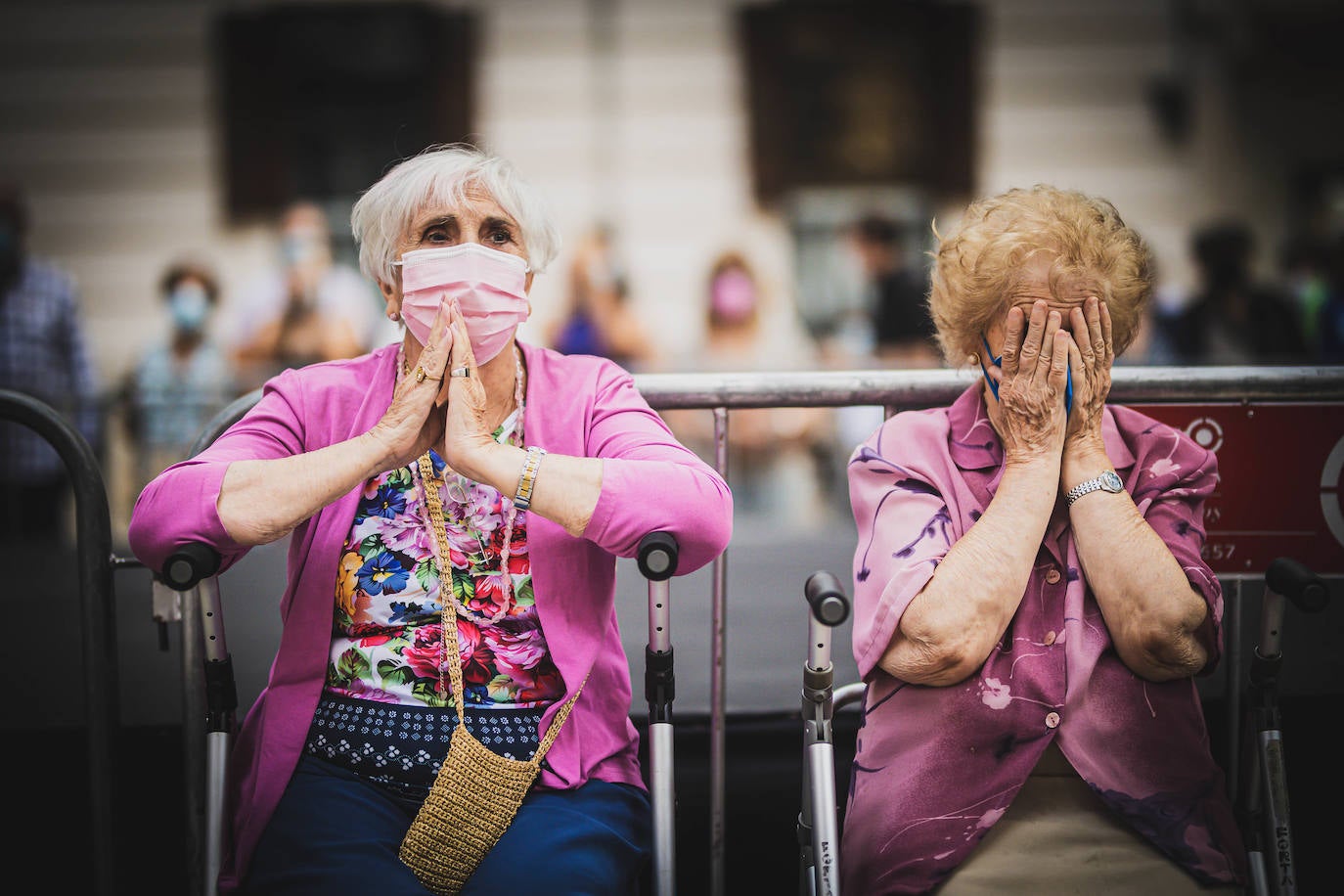 La ofrenda floral a la patrona de la ciudad regresa para celebrar su 40º aniversario, con una imagen que dista de la de otros años, pero que se asemeja a la que dejaba antes de la pandemia