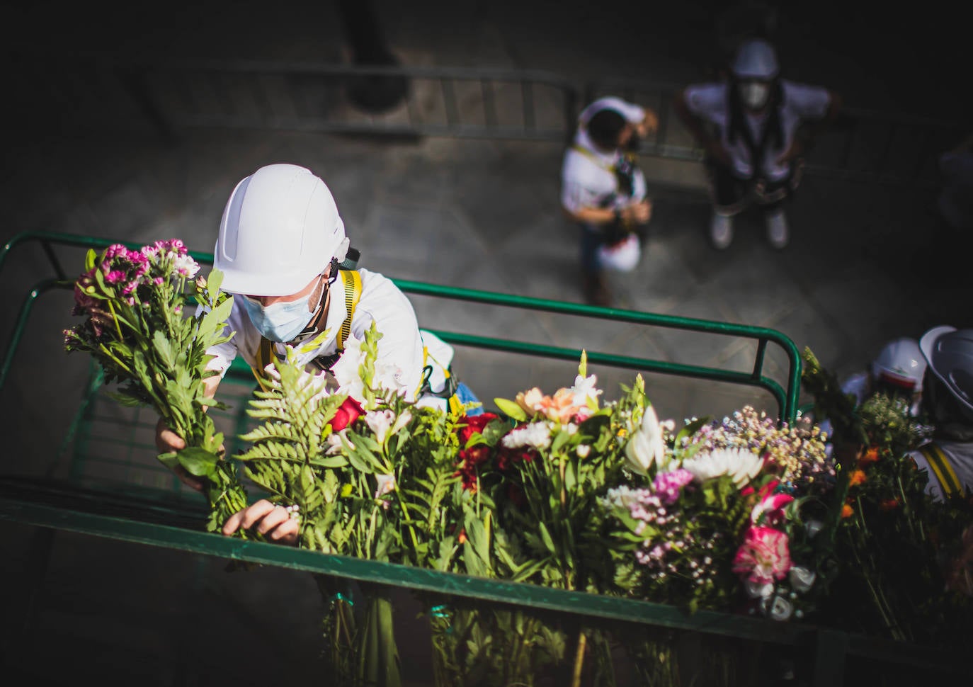 La ofrenda floral a la patrona de la ciudad regresa para celebrar su 40º aniversario, con una imagen que dista de la de otros años, pero que se asemeja a la que dejaba antes de la pandemia