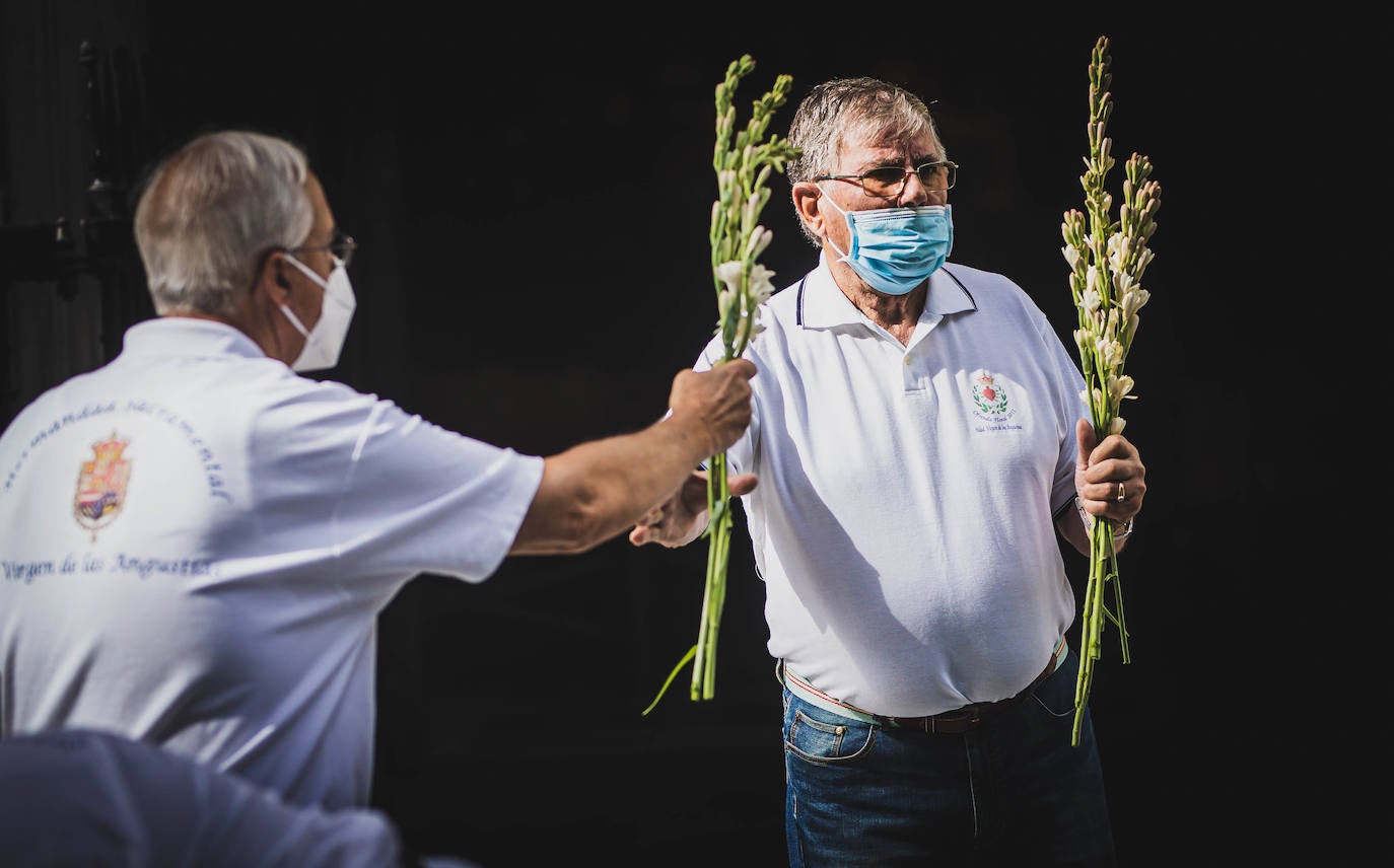 La ofrenda floral a la patrona de la ciudad regresa para celebrar su 40º aniversario, con una imagen que dista de la de otros años, pero que se asemeja a la que dejaba antes de la pandemia