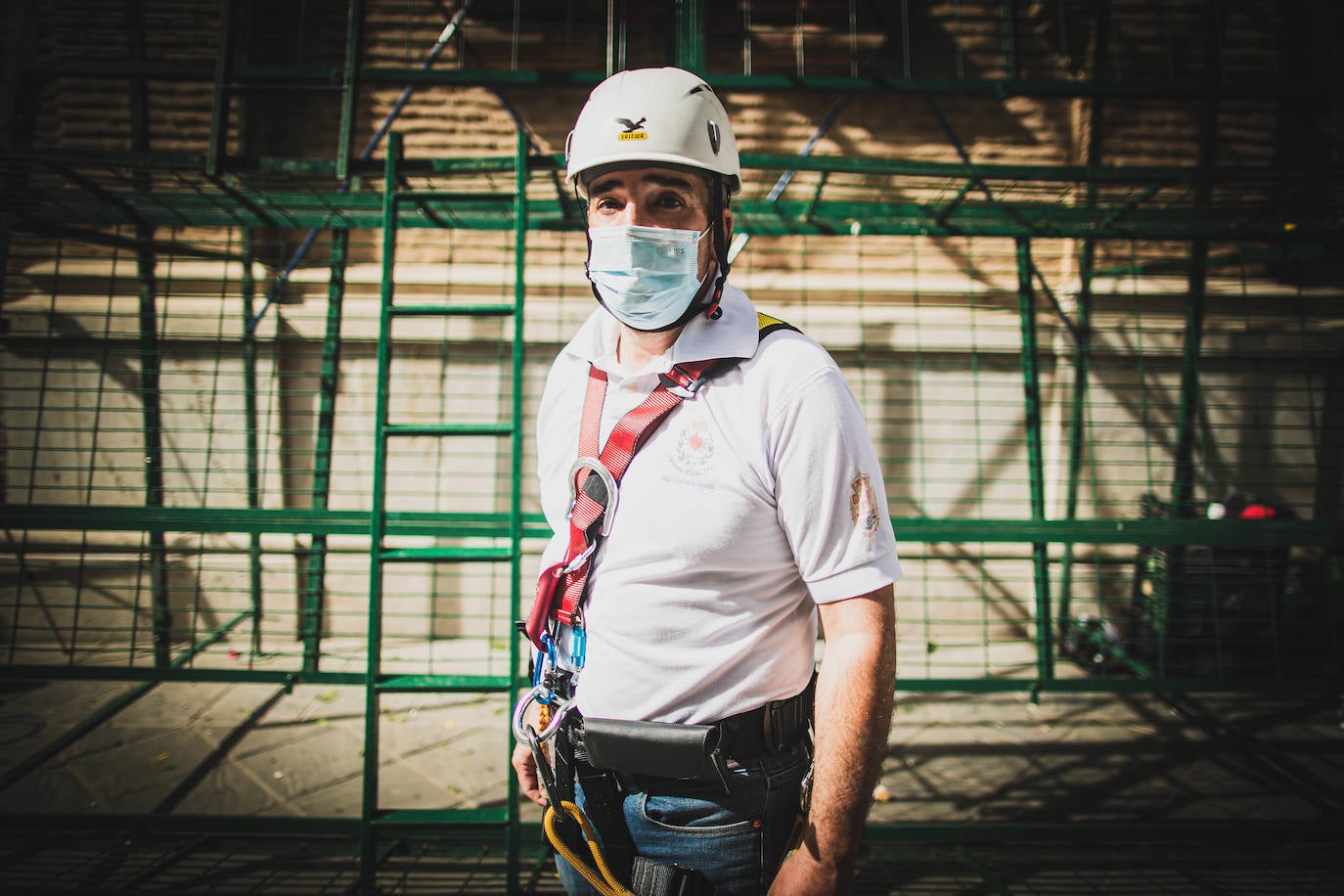 La ofrenda floral a la patrona de la ciudad regresa para celebrar su 40º aniversario, con una imagen que dista de la de otros años, pero que se asemeja a la que dejaba antes de la pandemia
