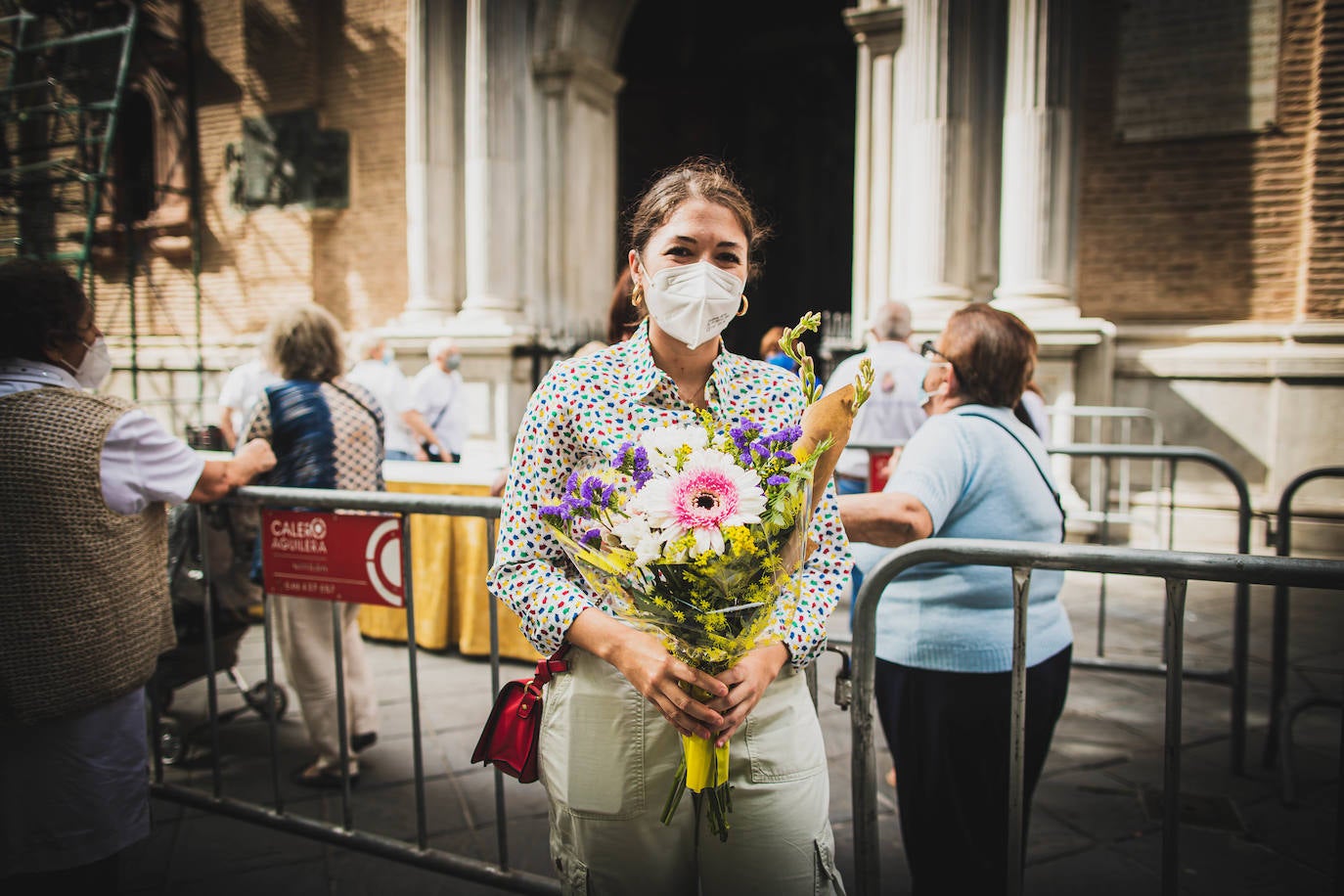La ofrenda floral a la patrona de la ciudad regresa para celebrar su 40º aniversario, con una imagen que dista de la de otros años, pero que se asemeja a la que dejaba antes de la pandemia
