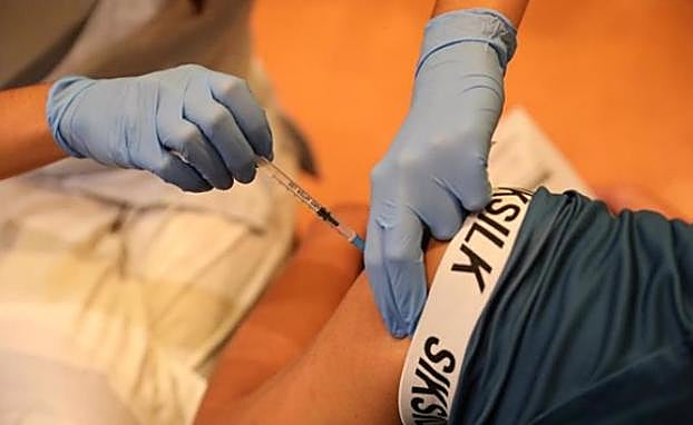 Casi el 91% de la población diana cuenta con al menos una dosis de la vacuna en Andalucía