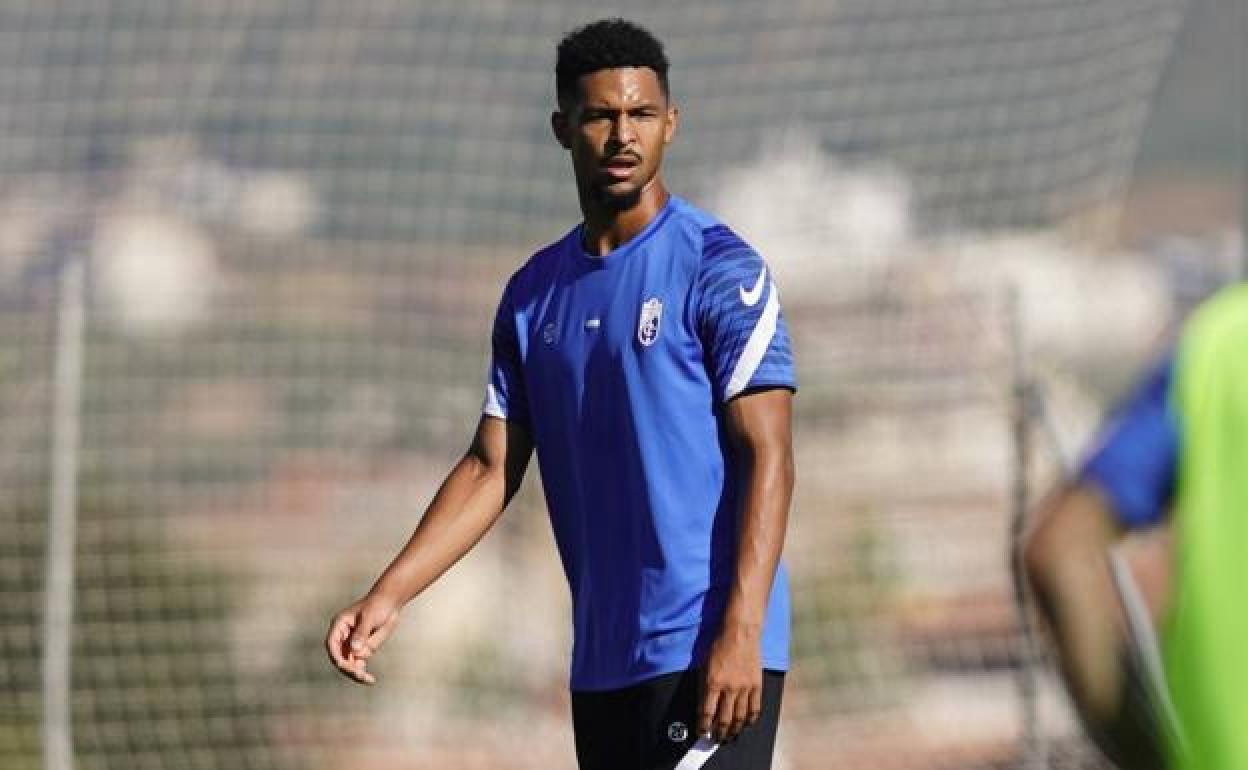 El rojiblanco Virgil, en un entrenamiento durante la semana. 