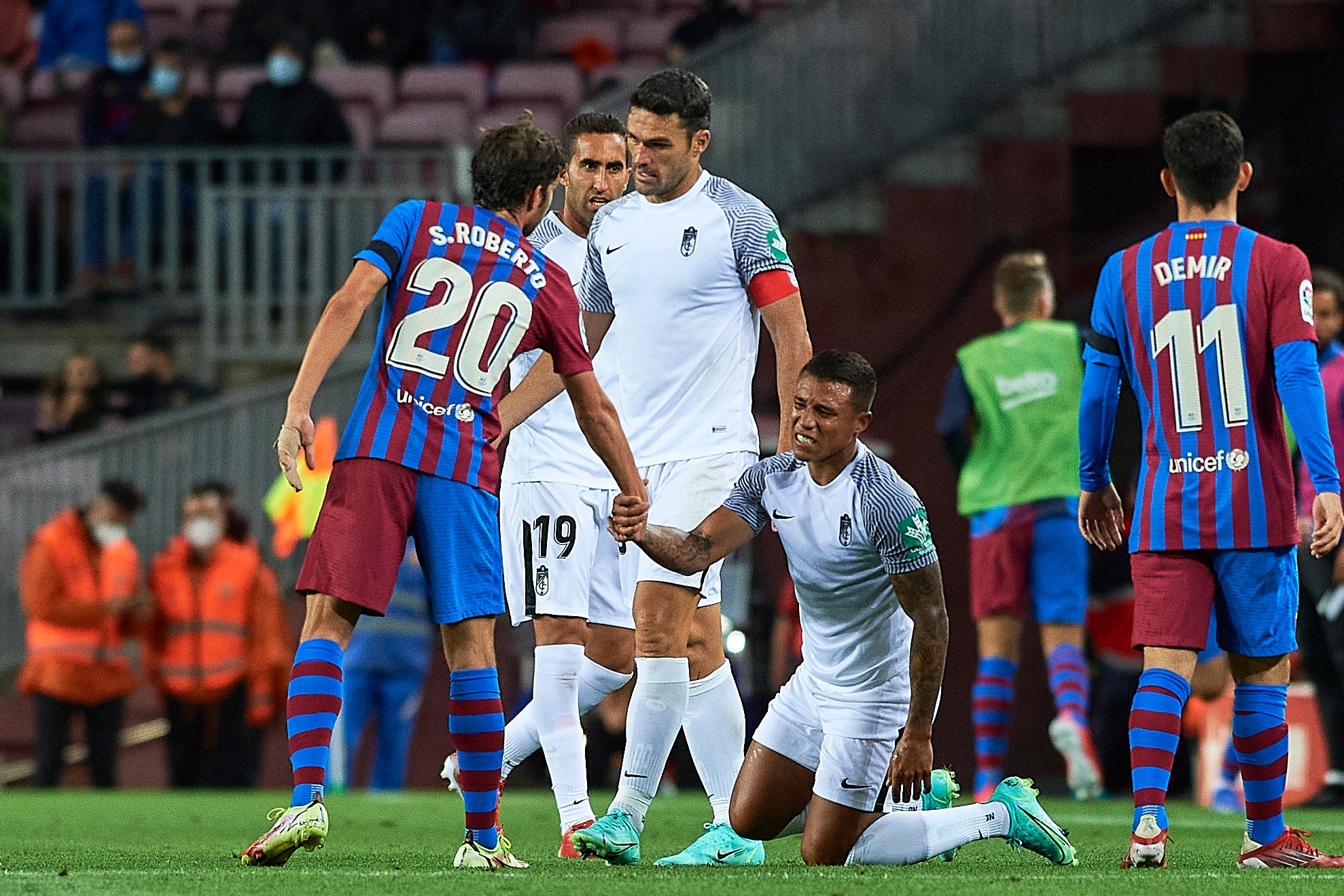 El Granada visita el Camp Nou con el objetivo de ponérselo difícil a todo un Barça que pasa por horas bajas.