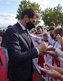 Imagen secundaria 2 - Arriba. La taekwondista subcampeona olímpica Adriana Cerezo. Debajo. Los doctores De Prado (i) y Ripoll (d) e Iker Casillas a su llegada a la gala. 