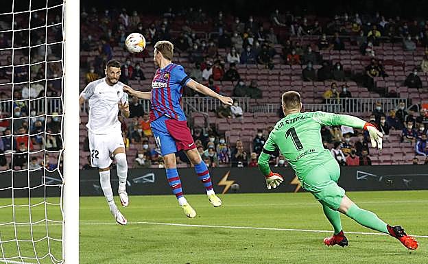 El Granada vuelve a la esencia original para llevarse un punto del Camp Nou