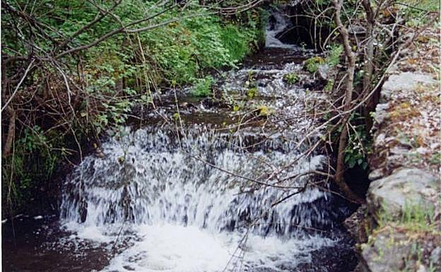 El sendero discurre sobre el valle del Río Alhama. 