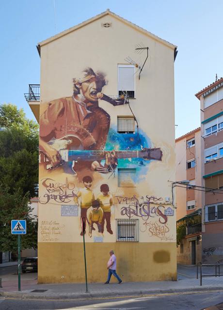 Imagen - Grafiti dedicado a Jesús Arias, en la fachada de la que fue su casa. Foto Pepe Marín.