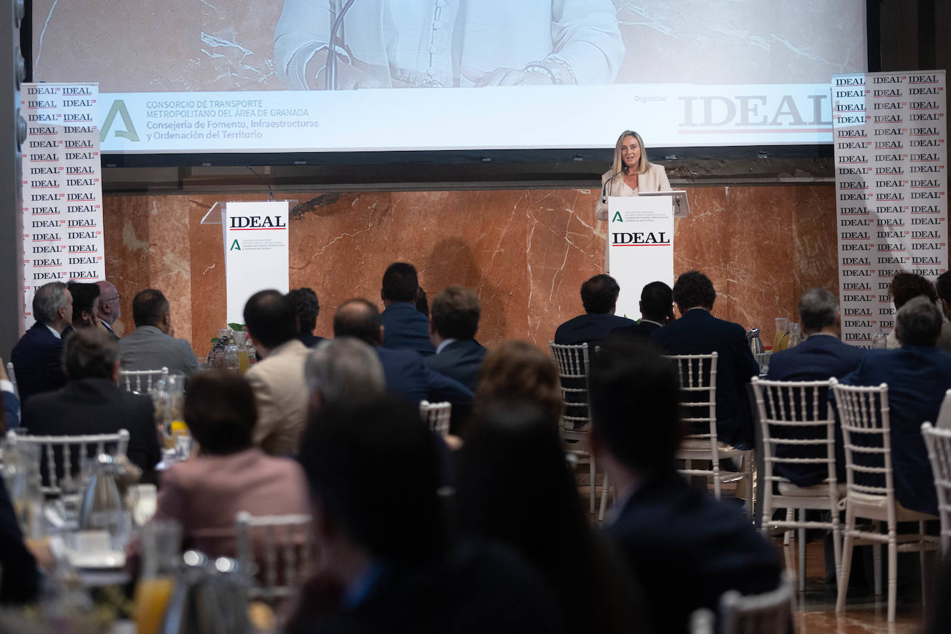 Foro de IDEAL donde se plantearon los retos de movilidad de Granada. 