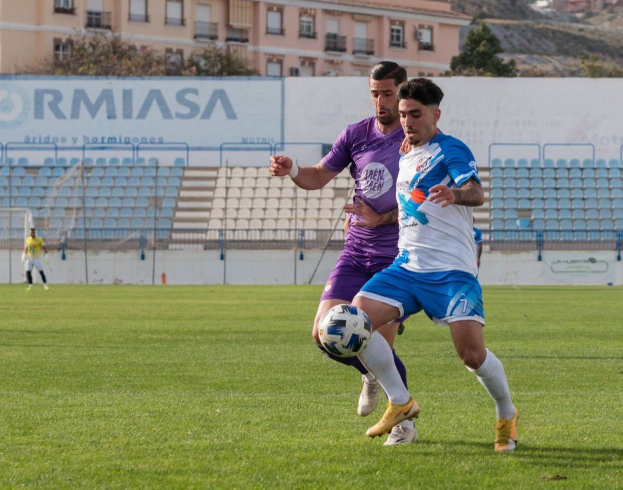 Óscar Lozano, durante el partido ante los blancos del pasado curso. 