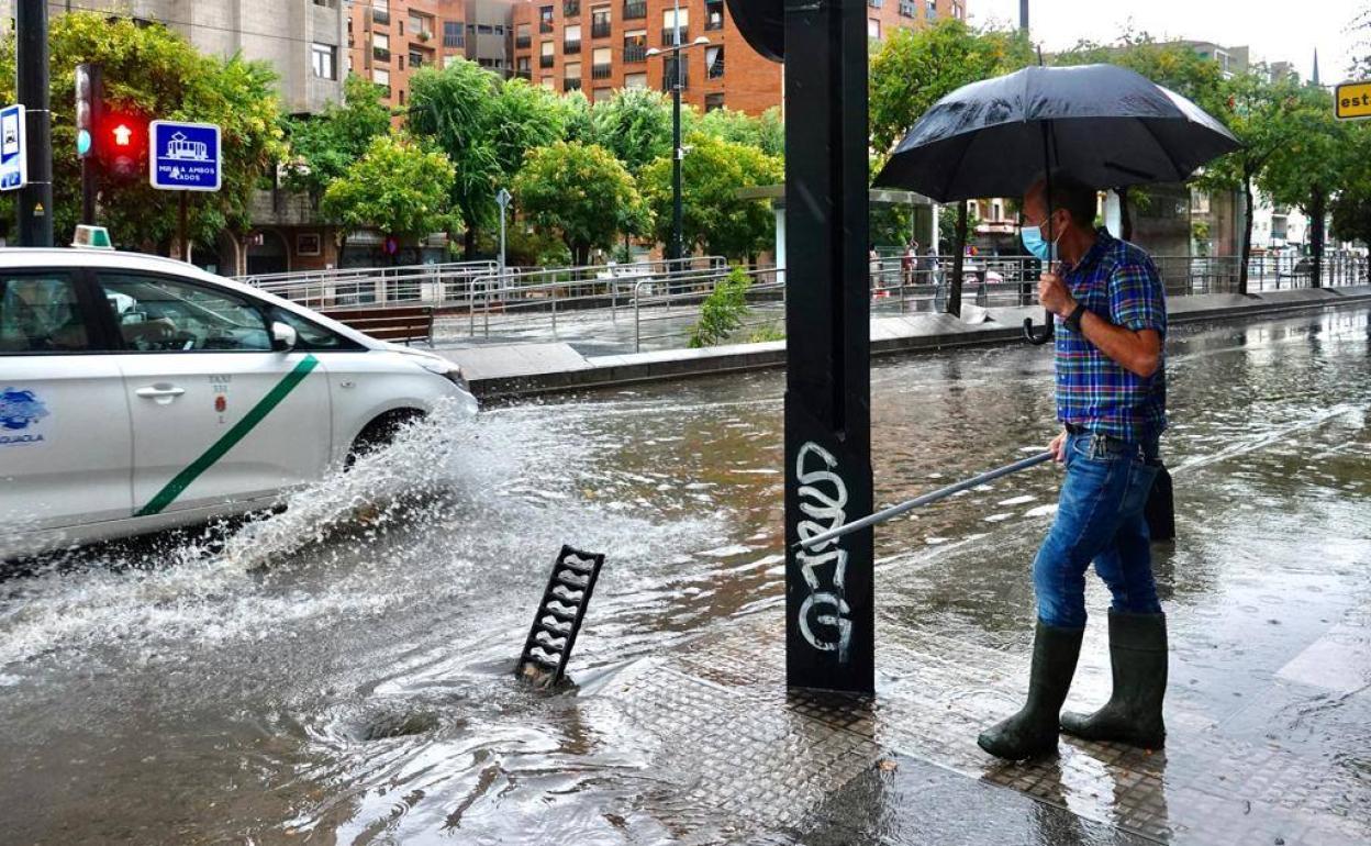 Aemet: Emergencias recuerda cómo actuar en caso de fuertes lluvias, inundaciones y tormentas