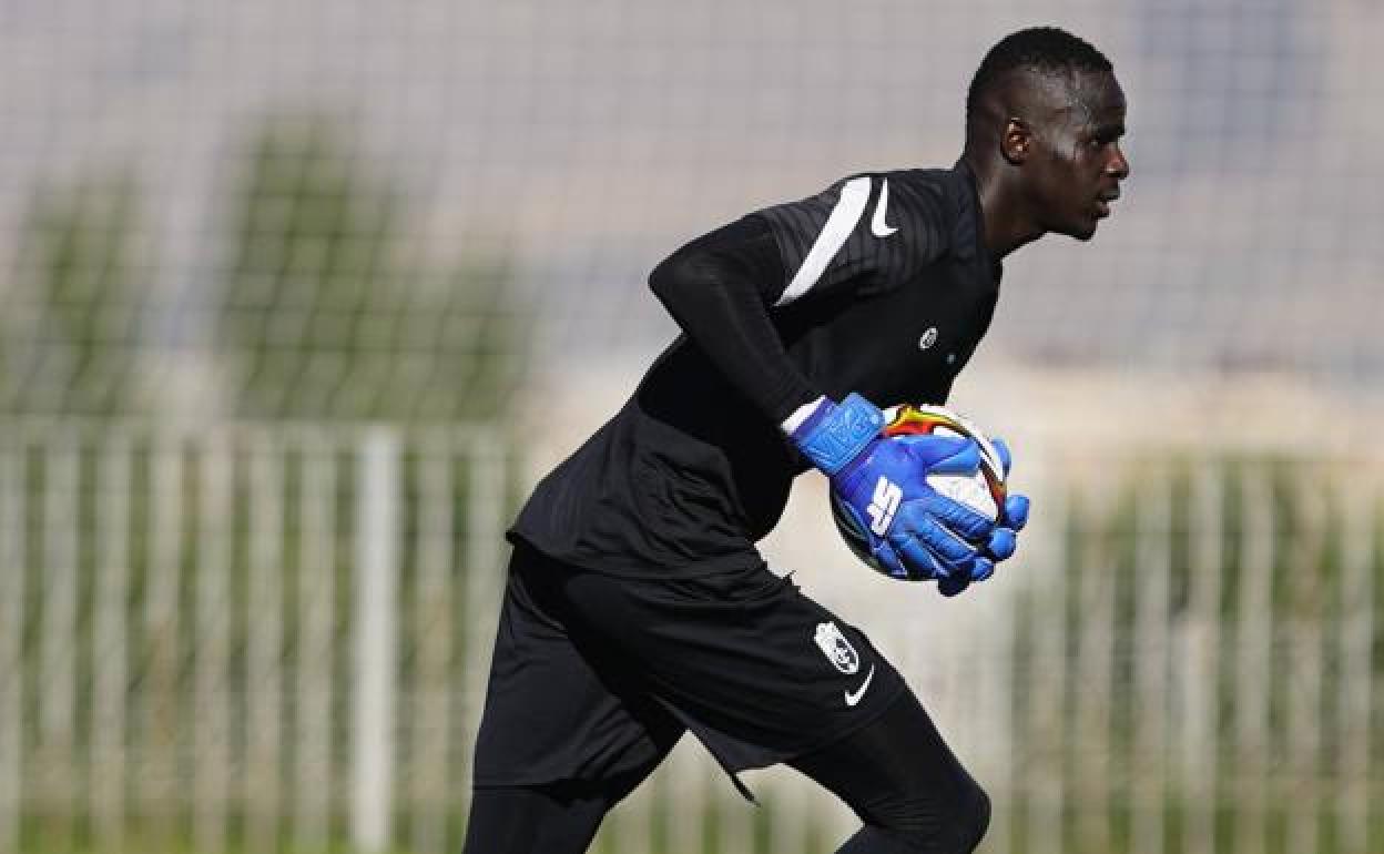 El meta Cheikh Sarr ha completado un buen inicio de temporada. 