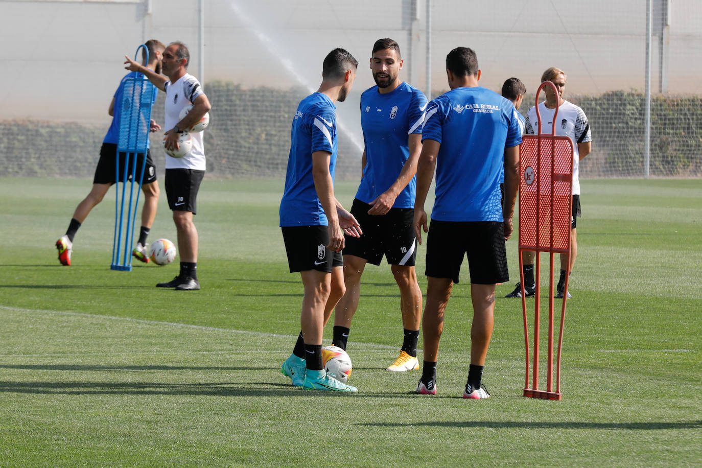 Entrenamiento del Granada este sábado.