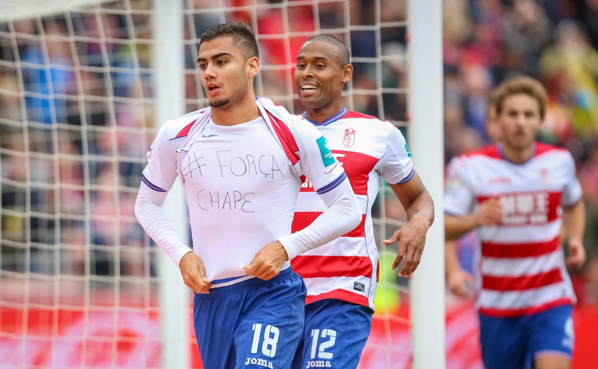 El brasileño Andreas Pereira marcó el primer gol y se lo dedicó al Chapecoense. 