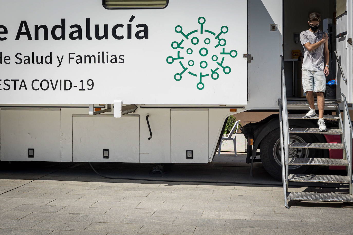 Solo 15 contagios más y 7 personas en la UCI en Granada