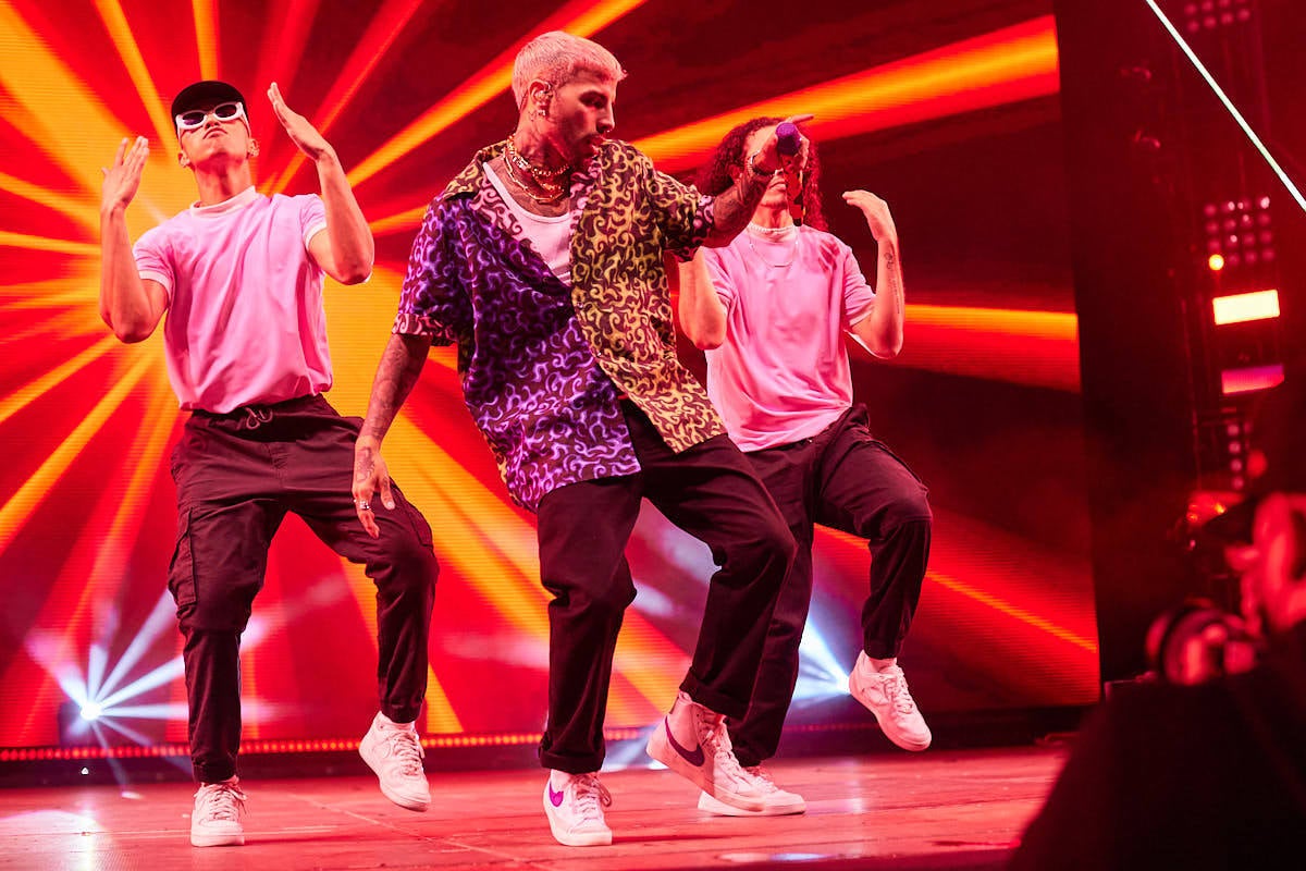 El concierto tuvo lugar en el aparcamiento exterior del Centro Comercial Nevada Shopping.