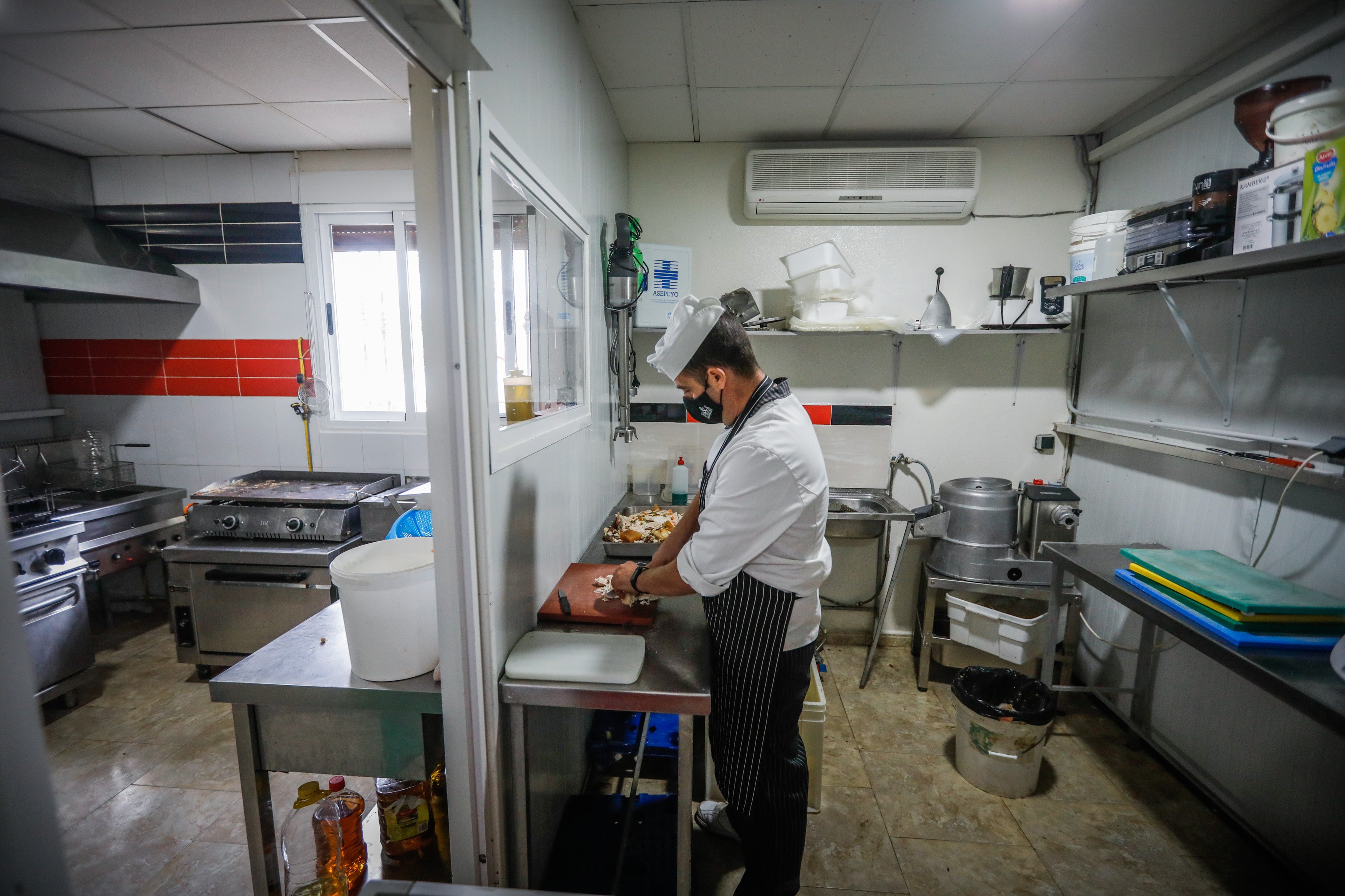 Alomartes y Montefrío siguen adelante a pesar de la tromba de agua que anegó negocios, viviendas y demás instalaciones.