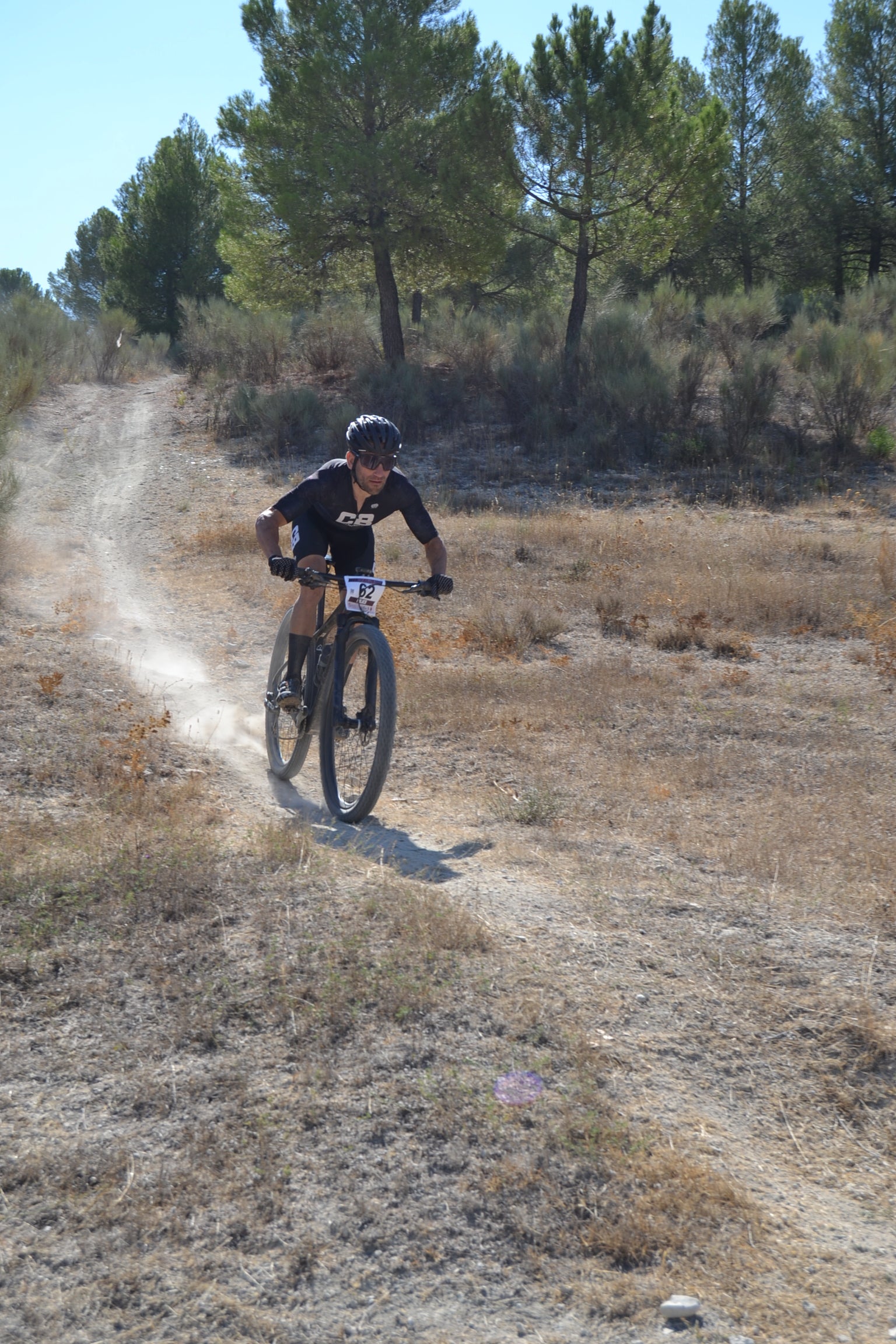 Más de un centenar de ciclistas compiten por las tierras del Parque Natural de la Sierra Almijara, Tejeda y Alhama