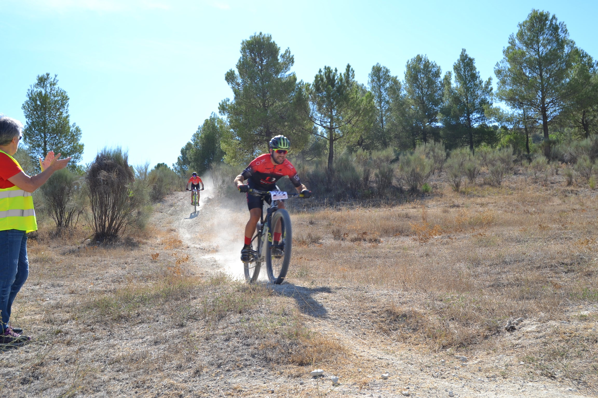 Más de un centenar de ciclistas compiten por las tierras del Parque Natural de la Sierra Almijara, Tejeda y Alhama