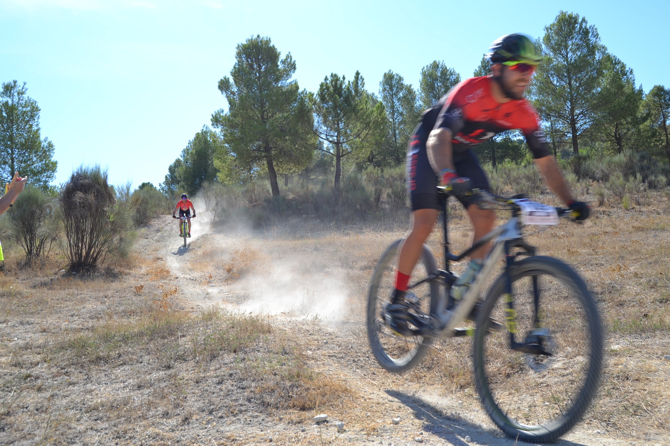 Más de un centenar de ciclistas compiten por las tierras del Parque Natural de la Sierra Almijara, Tejeda y Alhama