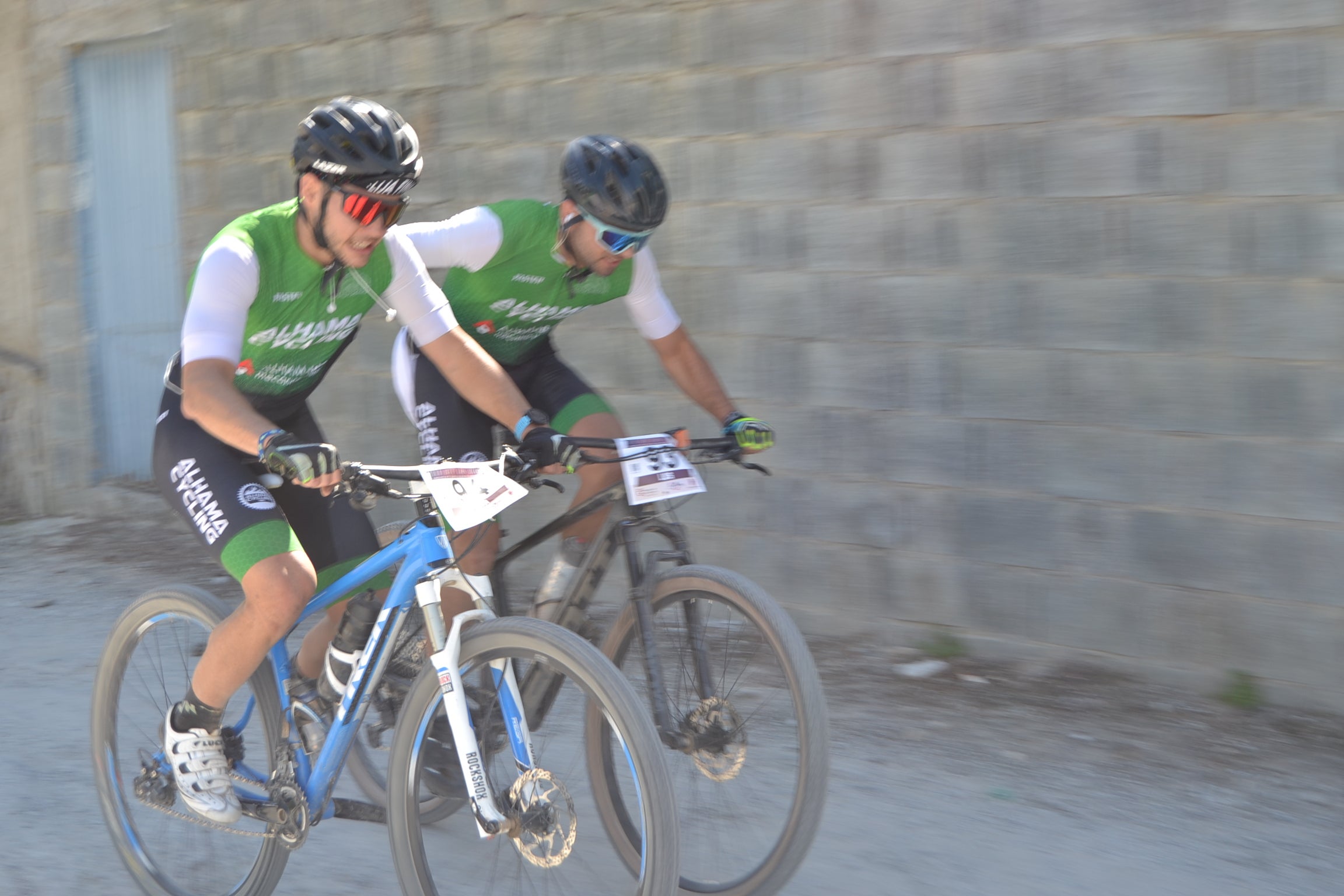 Más de un centenar de ciclistas compiten por las tierras del Parque Natural de la Sierra Almijara, Tejeda y Alhama