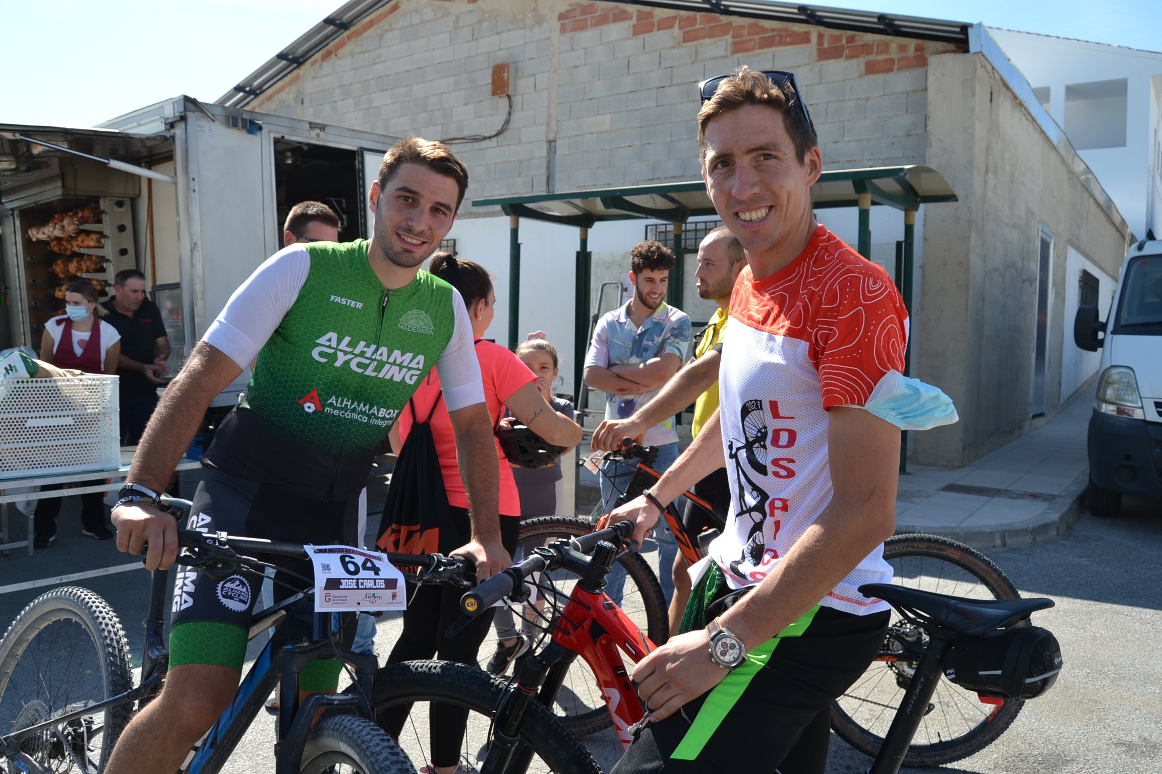 Más de un centenar de ciclistas compiten por las tierras del Parque Natural de la Sierra Almijara, Tejeda y Alhama