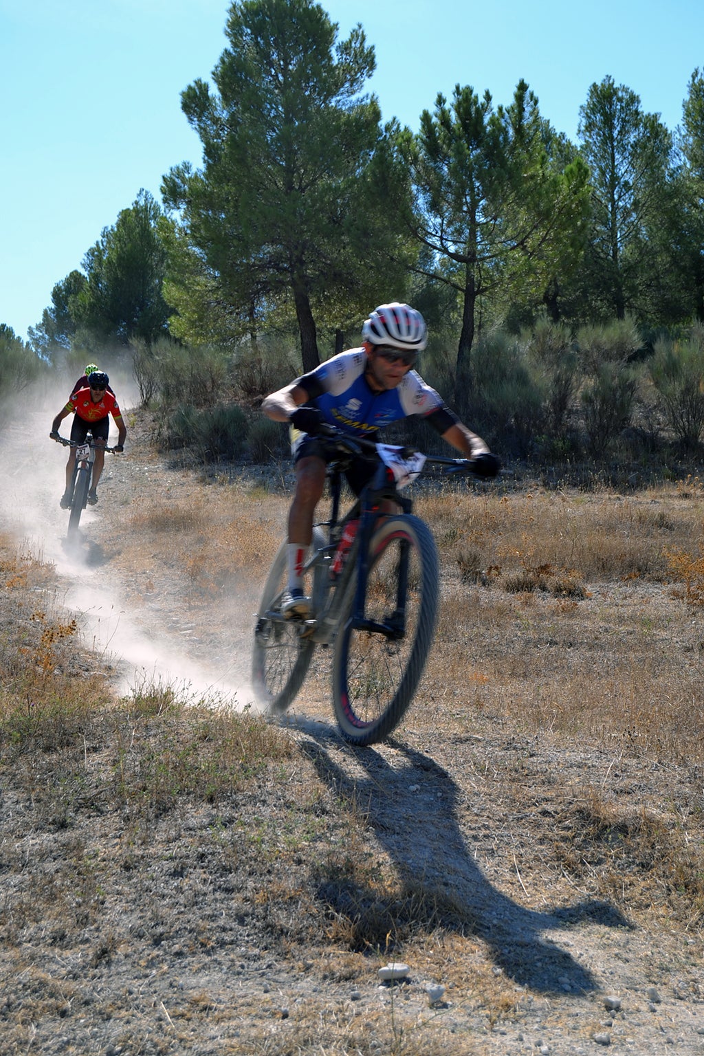 Más de un centenar de ciclistas compiten por las tierras del Parque Natural de la Sierra Almijara, Tejeda y Alhama