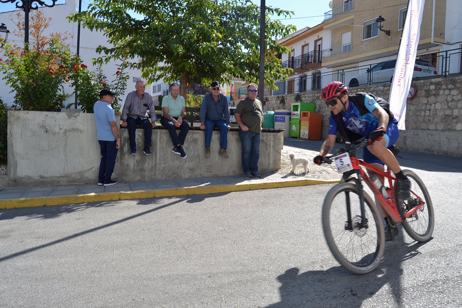 Más de un centenar de ciclistas compiten por las tierras del Parque Natural de la Sierra Almijara, Tejeda y Alhama