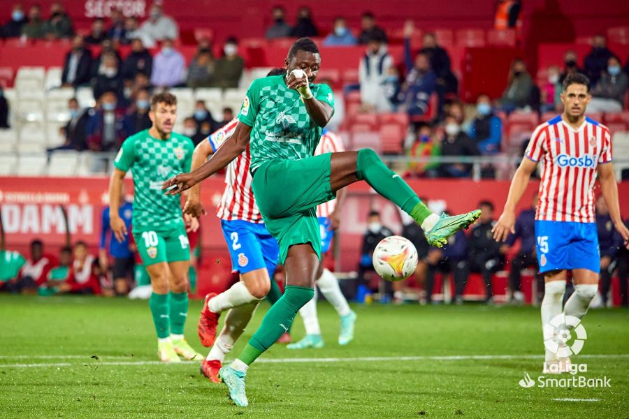 Umar Sadiq, en un lance del partido ante el Girona.