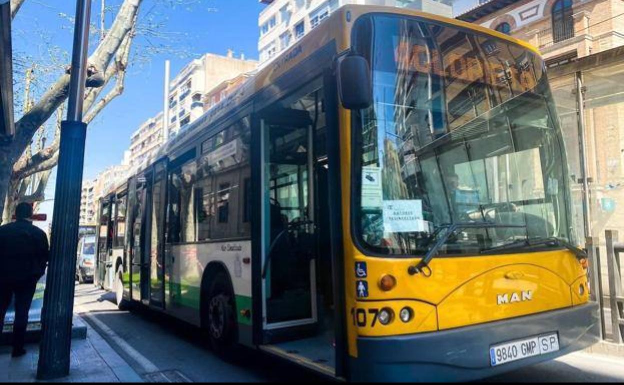 Los jienenses solo cogen el autobús en el 4% de los desplazamientos y el 64% va a pie