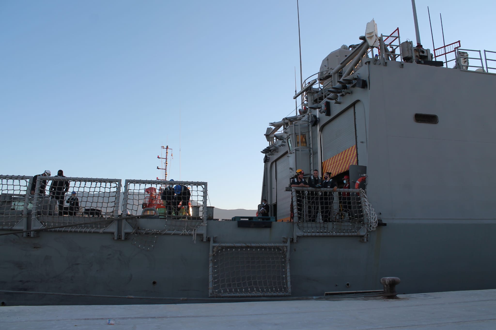 El buque Reina Sofía, en el puerto de Motril