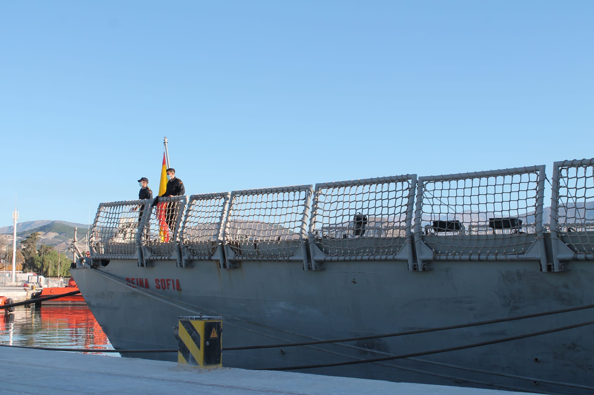 El buque Reina Sofía, en el puerto de Motril