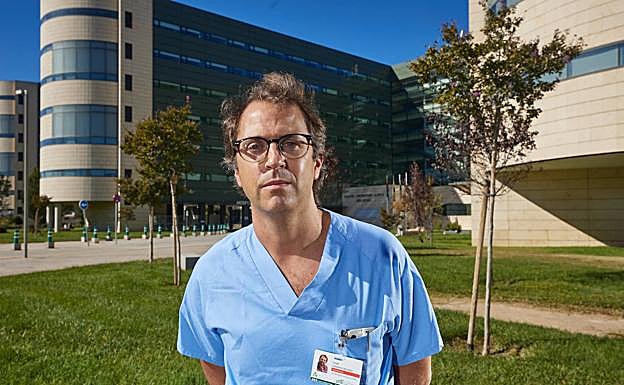 Juan Caballero, cardiólogo y jefe de Hemodinámica. 