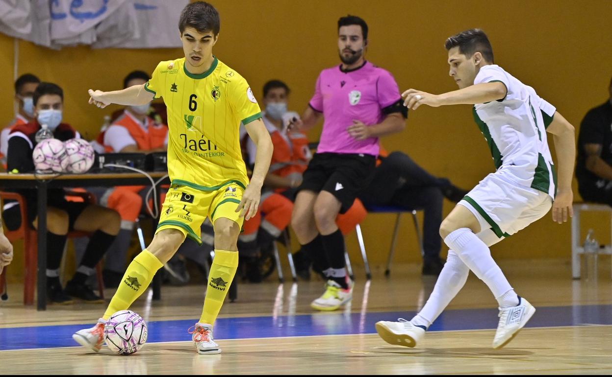 El canterano Antonio Pérez se ha asentado como una pieza fundamental en el esquema amarillo. 