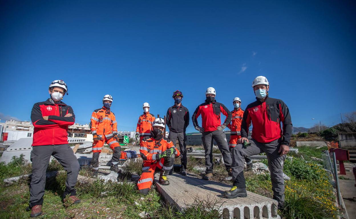 Grupo de rescate de personas sepultadas de los Bomberos de Granada. 