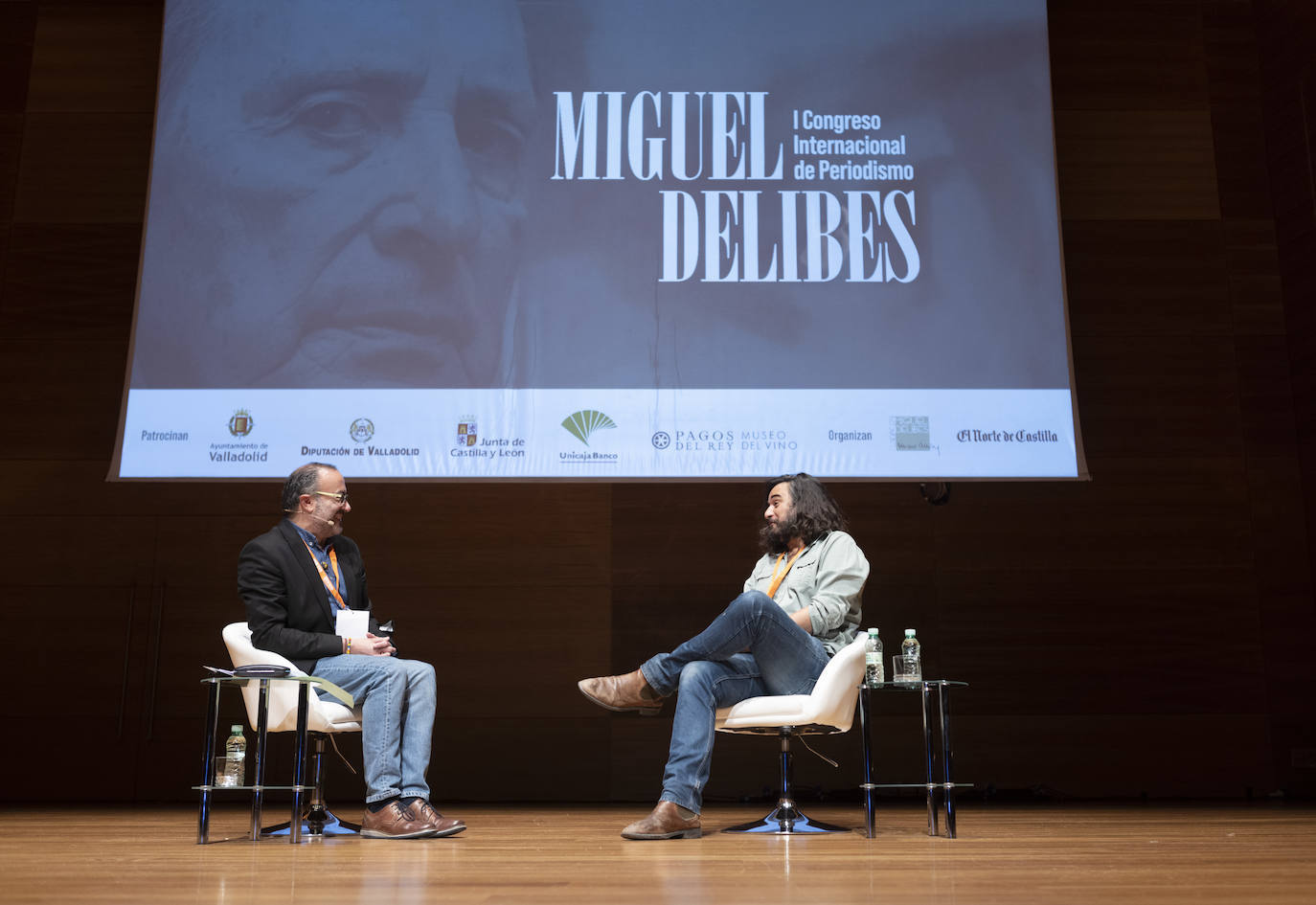 Conversación entre los periodistas y escritores Jesús Marchamalo y Manuel Jabois.