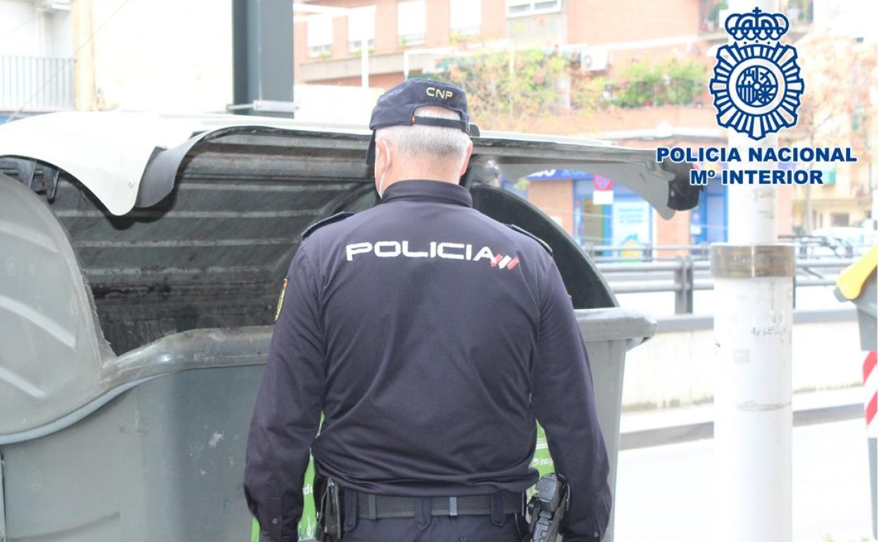 Detenidas dos personas por quemar 33 contenedores en La Chana