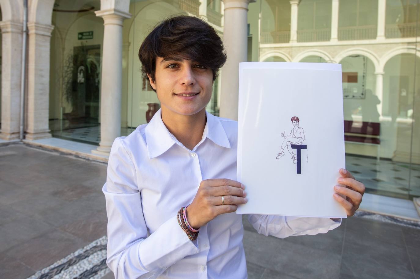 La marchadora María Pérez, sentada sobre la 'T' de Tokio en su ilustración. 